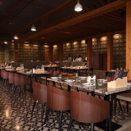 Afc Hotel Индор Екстериор снимка