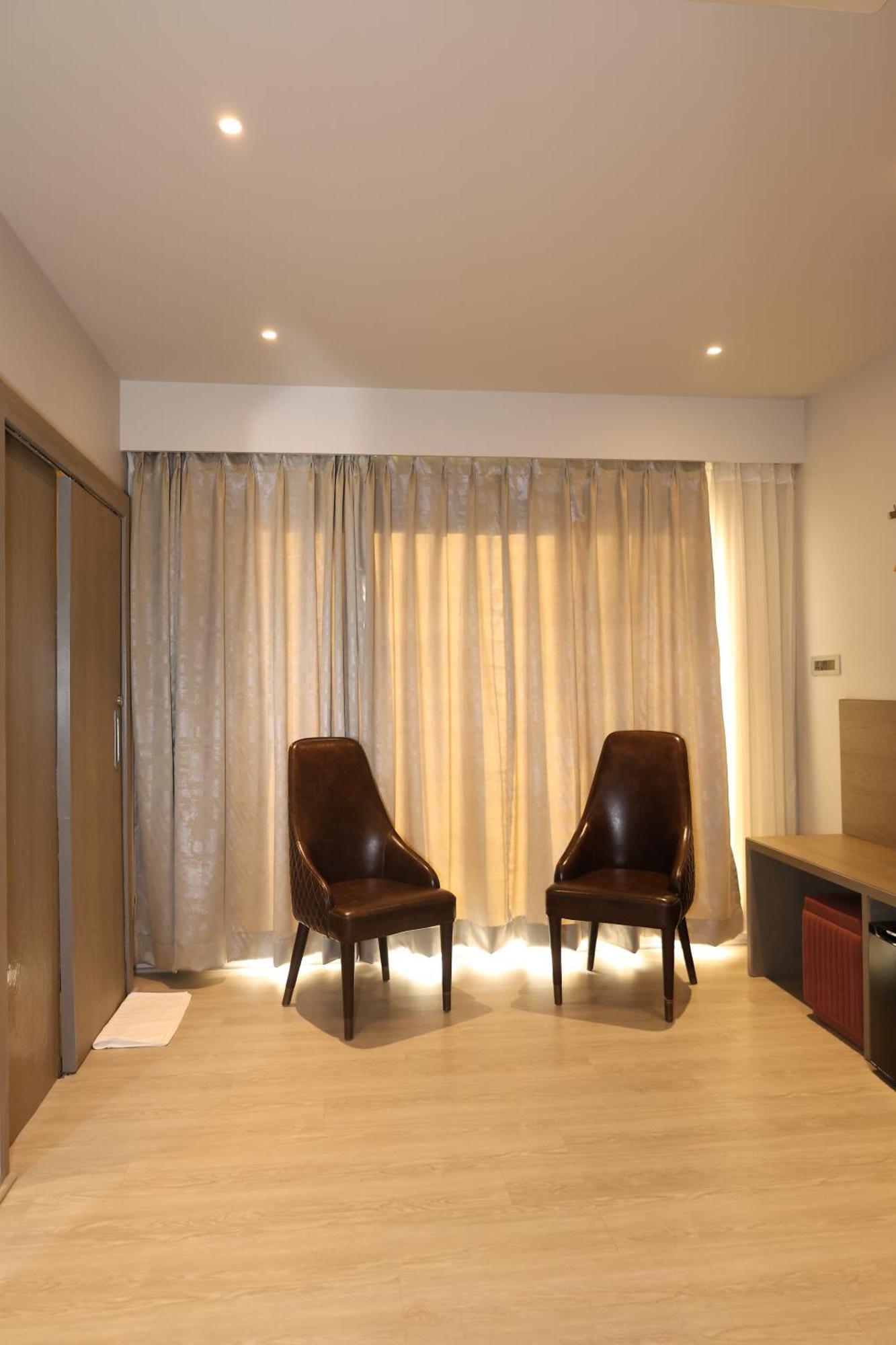 Afc Hotel Индор Екстериор снимка