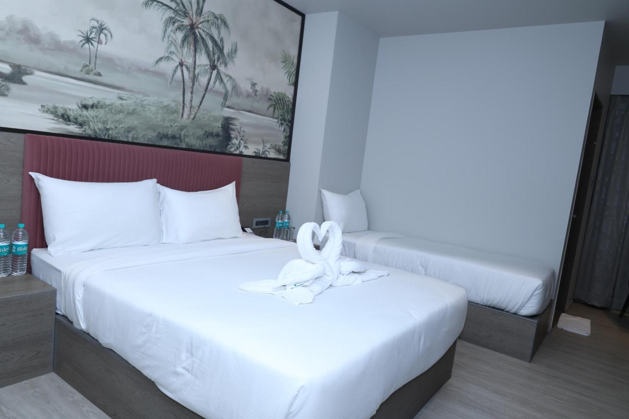 Afc Hotel Индор Екстериор снимка