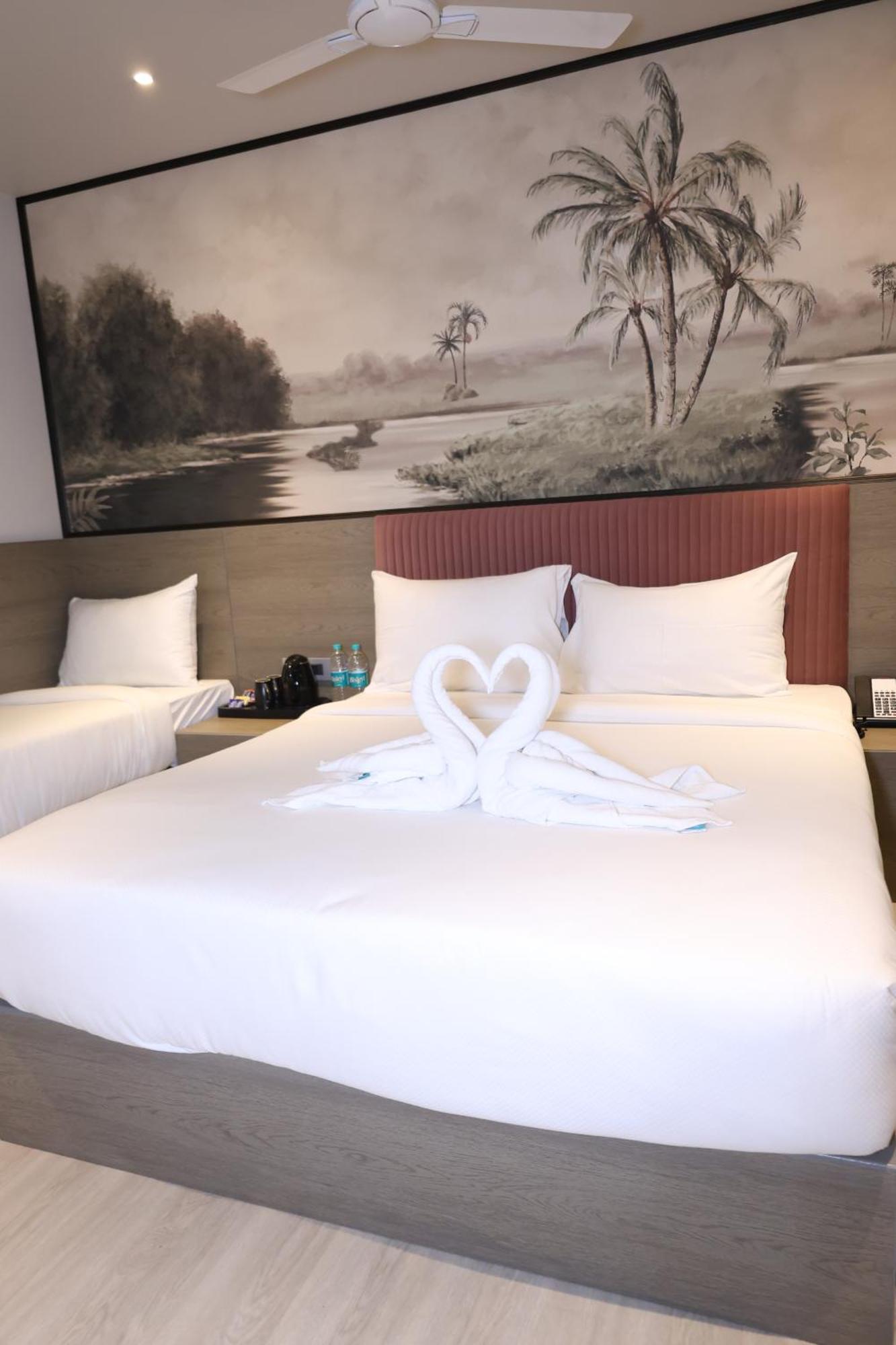 Afc Hotel Индор Екстериор снимка