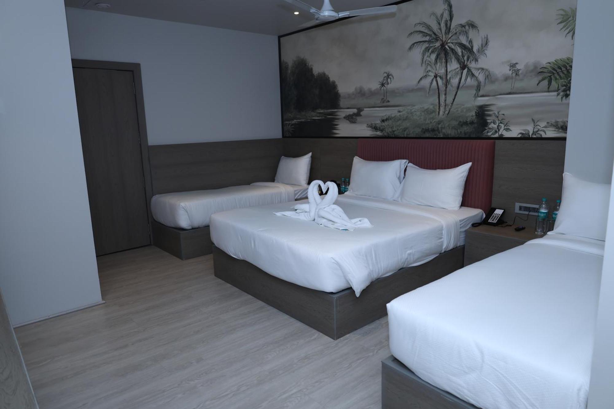 Afc Hotel Индор Екстериор снимка