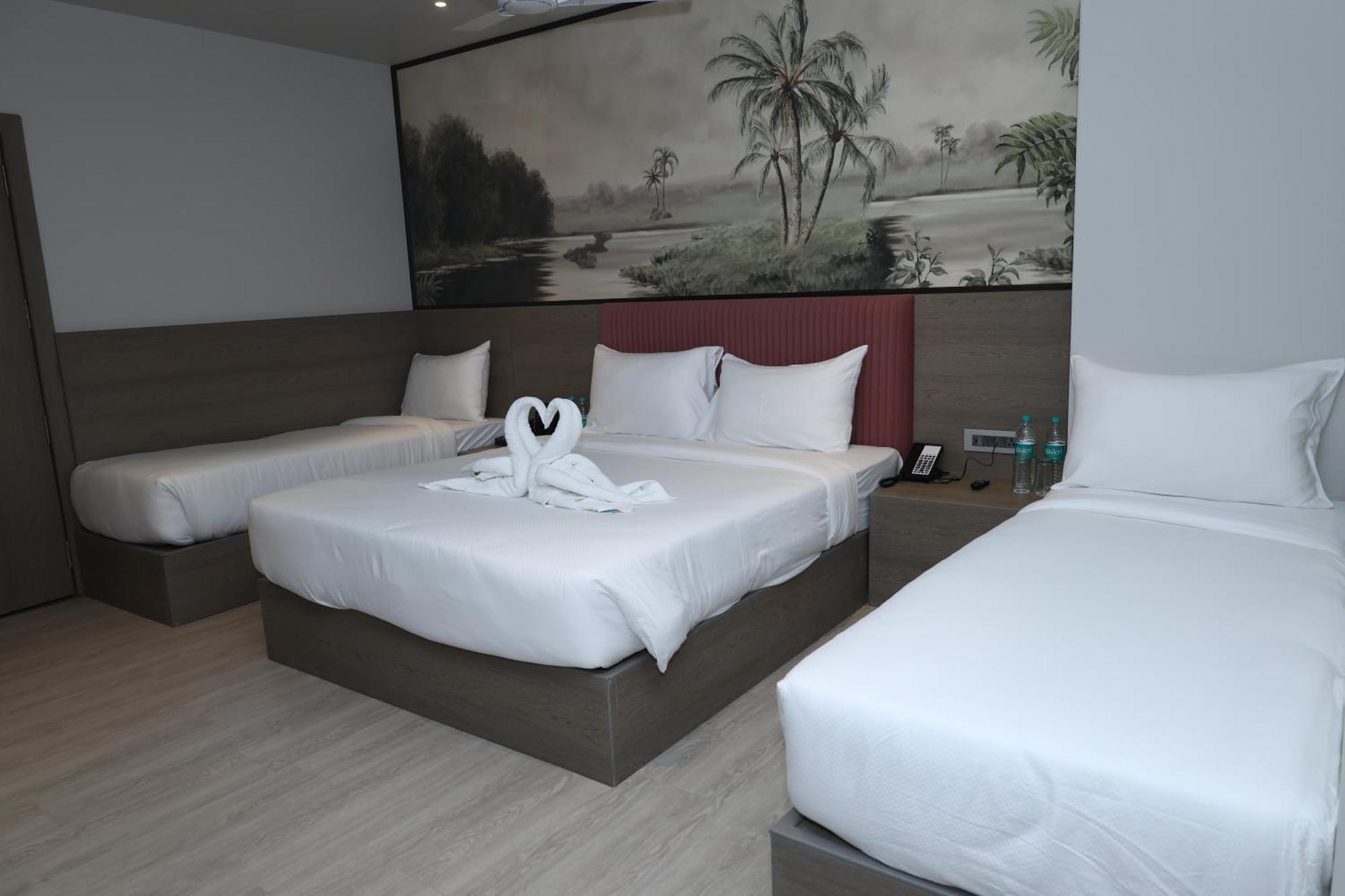Afc Hotel Индор Екстериор снимка