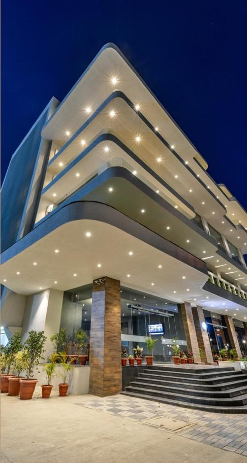 Afc Hotel Индор Екстериор снимка